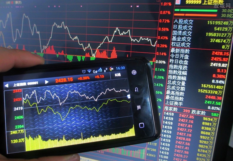 市政务服务中心推出便民措施提升企业办事效率